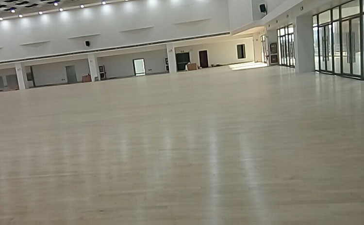 拼裝體育場木地板保養