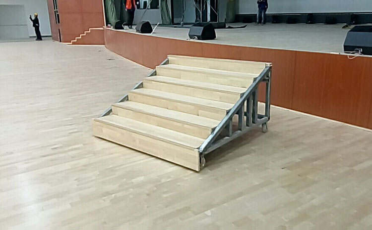 室內(nèi)籃球木地板多少錢